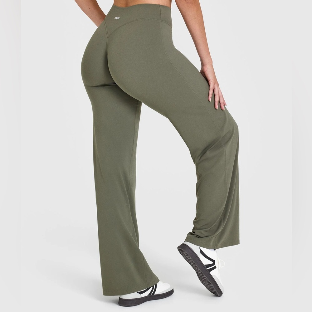 *SOLD*Oner Active Softmotion Straight Leg Pants With White Logo in Alpine Green - Picture 2 of 8